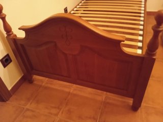 Cama individual de madera