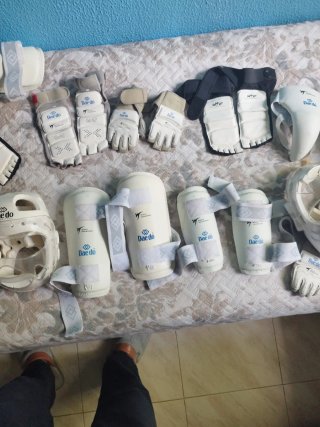 Equipo Taekwondo Dae Do: Protecciones y Casco
