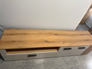 Mueble TV madera y beige
