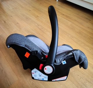 Silla de coche para bebé gris