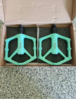 Pedales de bicicleta VXM color verde menta