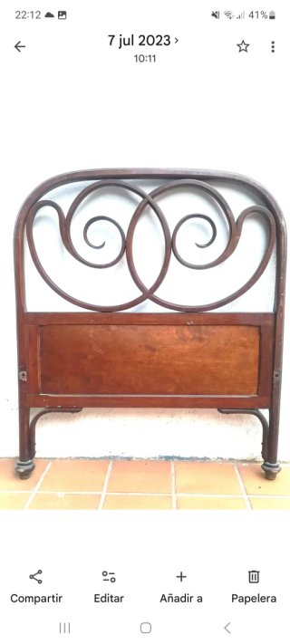 Cabecero antiguo de madera torneada