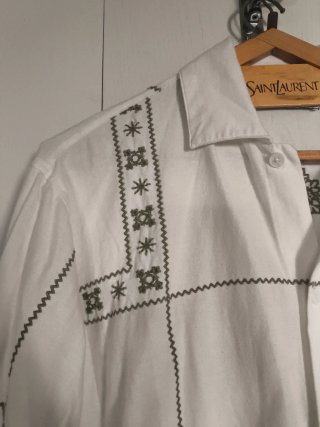 Camisa Bershka bordada Talla M