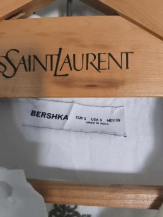 Camisa Bershka bordada Talla M