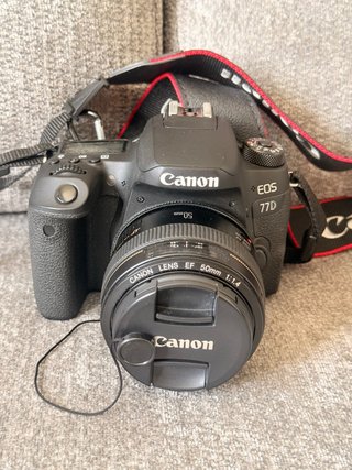 Canon EOS 77D + 50mm 1.4 USM + batería original