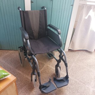Silla de ruedas plegable
