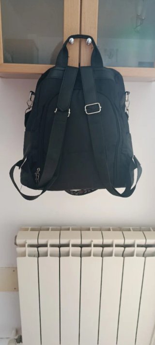 Mochila bolso negra con bordados