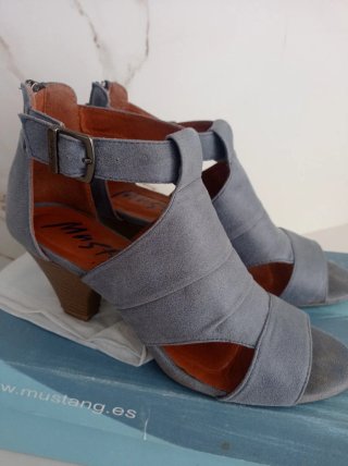 Sandalias Mustang tacón medio