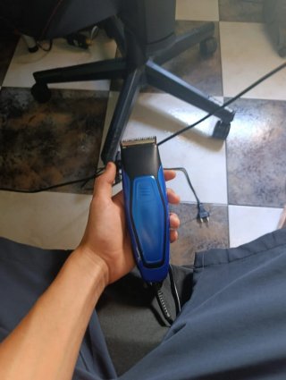 Maquinilla de afeitar eléctrica azul