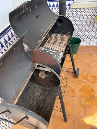 Barbacoa con brasero y parrilla