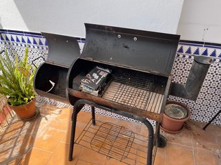 Barbacoa con brasero y parrilla