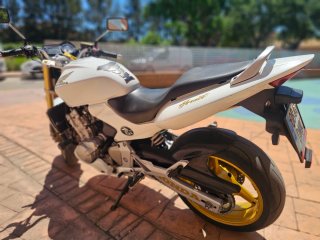 Honda CB 600 F Hornet Blanca y Dorada