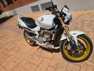 Honda CB 600 F Hornet Blanca y Dorada