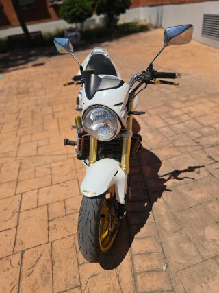Honda CB 600 F Hornet Blanca y Dorada
