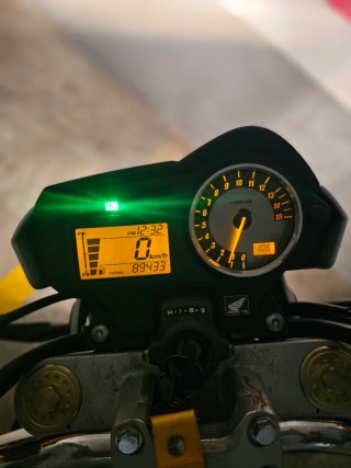Honda CB 600 F Hornet Blanca y Dorada