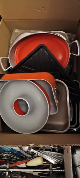 Stock pentole, stoviglie, utensili e contenitori
