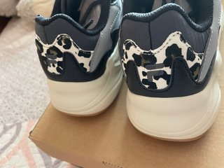 Zapatillas Fila leopardo gris y negro T39