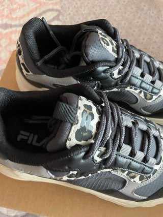 Zapatillas Fila leopardo gris y negro T39