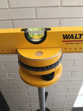 Nivel de burbuja Walter con láser y tripode