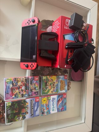 Nintendo Switch Roja + 4 Juegos