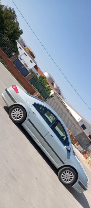 Peugeot 607 2004