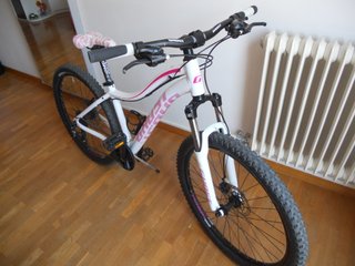 Bicicleta Montaña Ghost  blanca y rosa