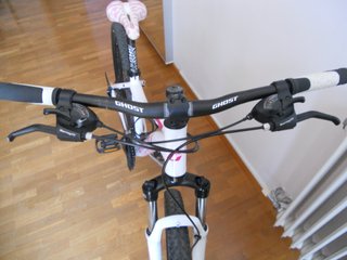 Bicicleta Montaña Ghost  blanca y rosa