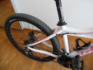 Bicicleta Montaña Ghost  blanca y rosa
