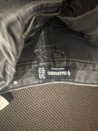 Pantalones cortos vaqueros desgastados
