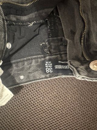 Pantalones cortos vaqueros desgastados