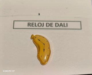 Pin Reloj de Dalí