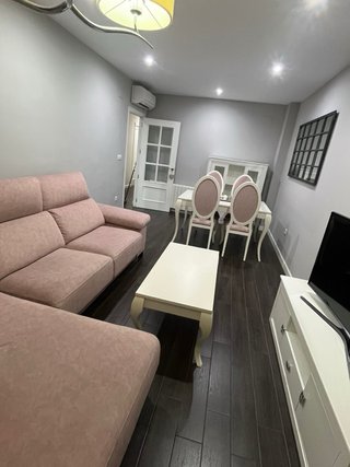 Salón completo excepto TV y espejo