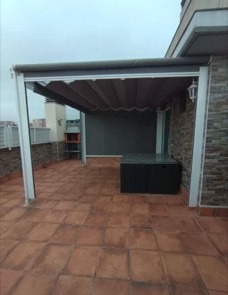 Pérgola 3x3 gris y blanca