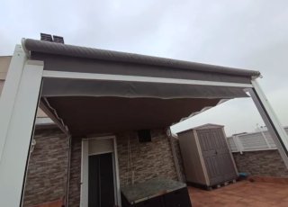 Pérgola 3x3 gris y blanca