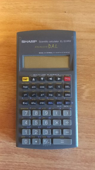 Calculadora científica Sharp EL-531RH.