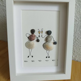 Cuadro artesanal amigas con conchas y piedras