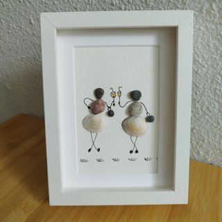 Cuadro artesanal amigas con conchas y piedras