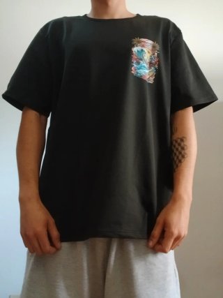 T-shirt preta estampada