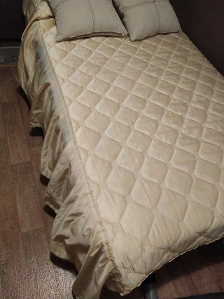 Colcha beige poliéster