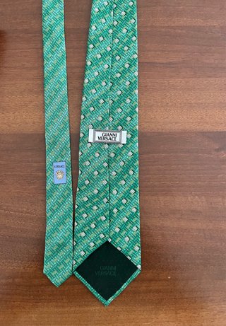 Cravatta verde con fantasia geometrica