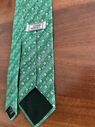 Cravatta verde con fantasia geometrica