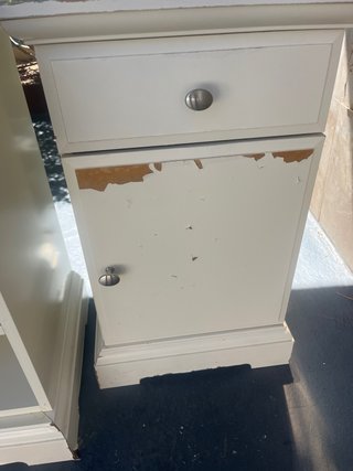 Dos Mesitas de noche de madera blancas