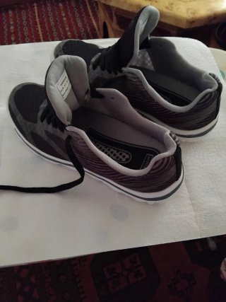 Zapatillas Propét grises y negras