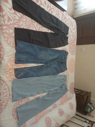Pantalones vaqueros y negros