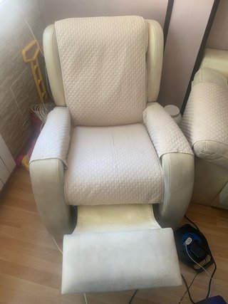 Sofá cama beige con funda