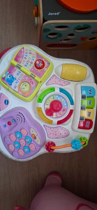 Mesa de actividades VTech parlanchina
