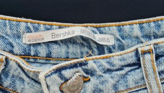 Shorts vaqueros Bershka con parches