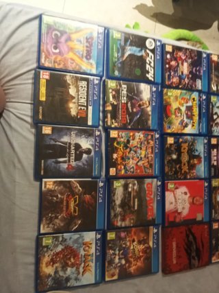 PS4 Juegos Varios (Resident Evil, FIFA, Crash)