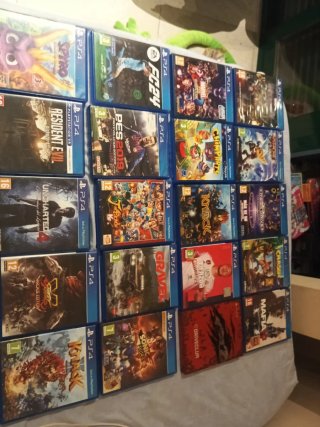 PS4 Juegos Varios (Resident Evil, FIFA, Crash)