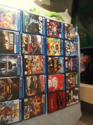 PS4 Juegos Varios (Resident Evil, FIFA, Crash)